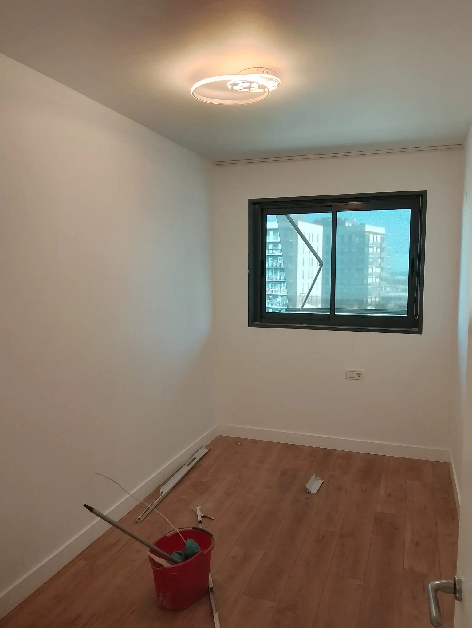 Pintar en Piso de 83 m² en Carrer de Muntaner