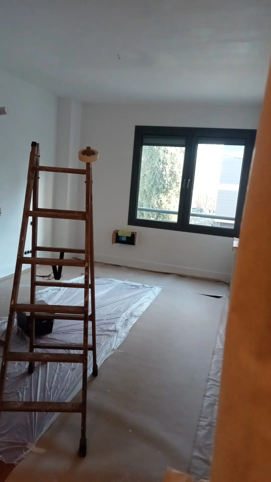 Pintura en Piso de 92 m² en Carrer d’Aragó