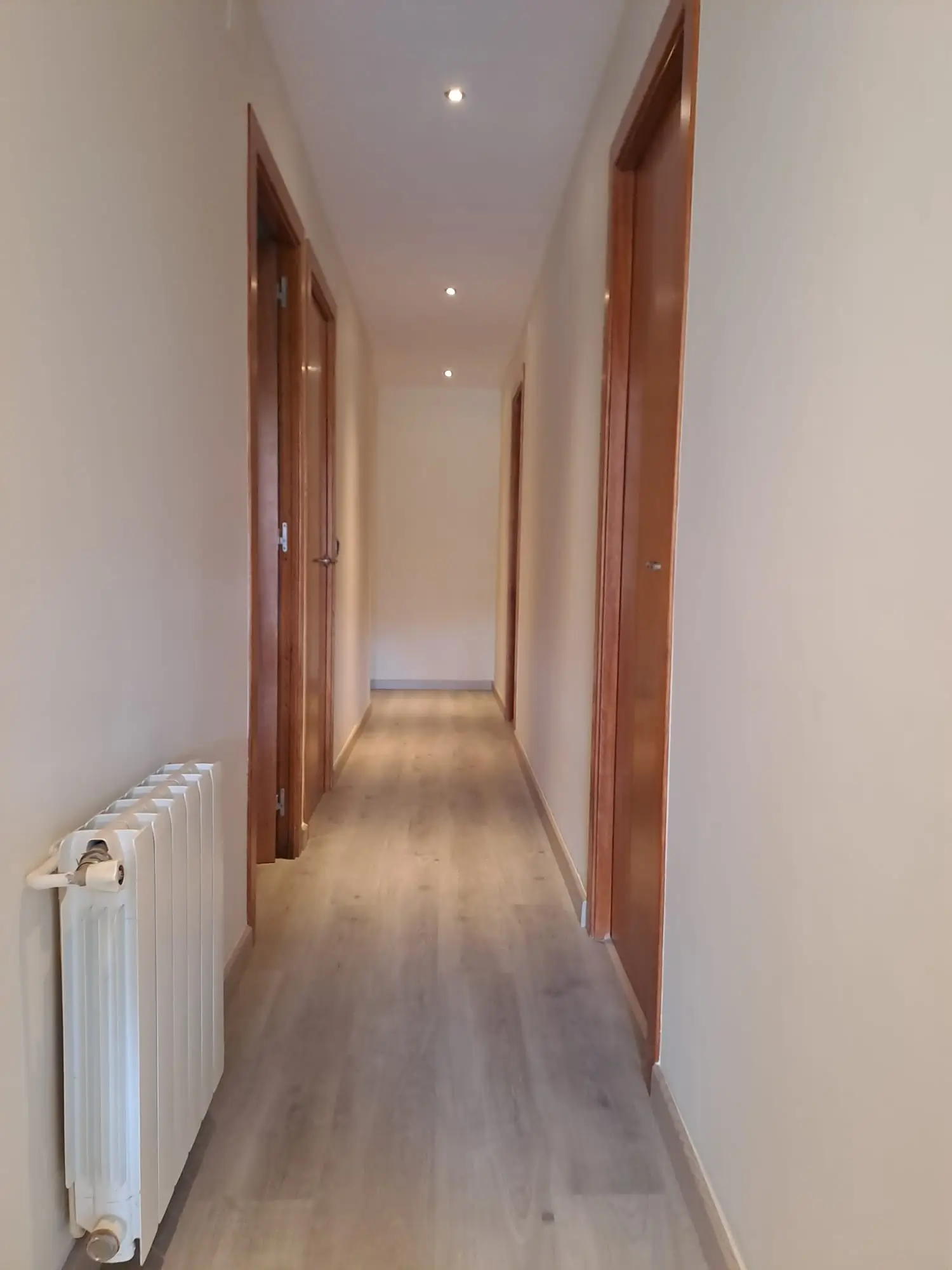 Pintar en Piso de 69 m² en Carrer de la Marina