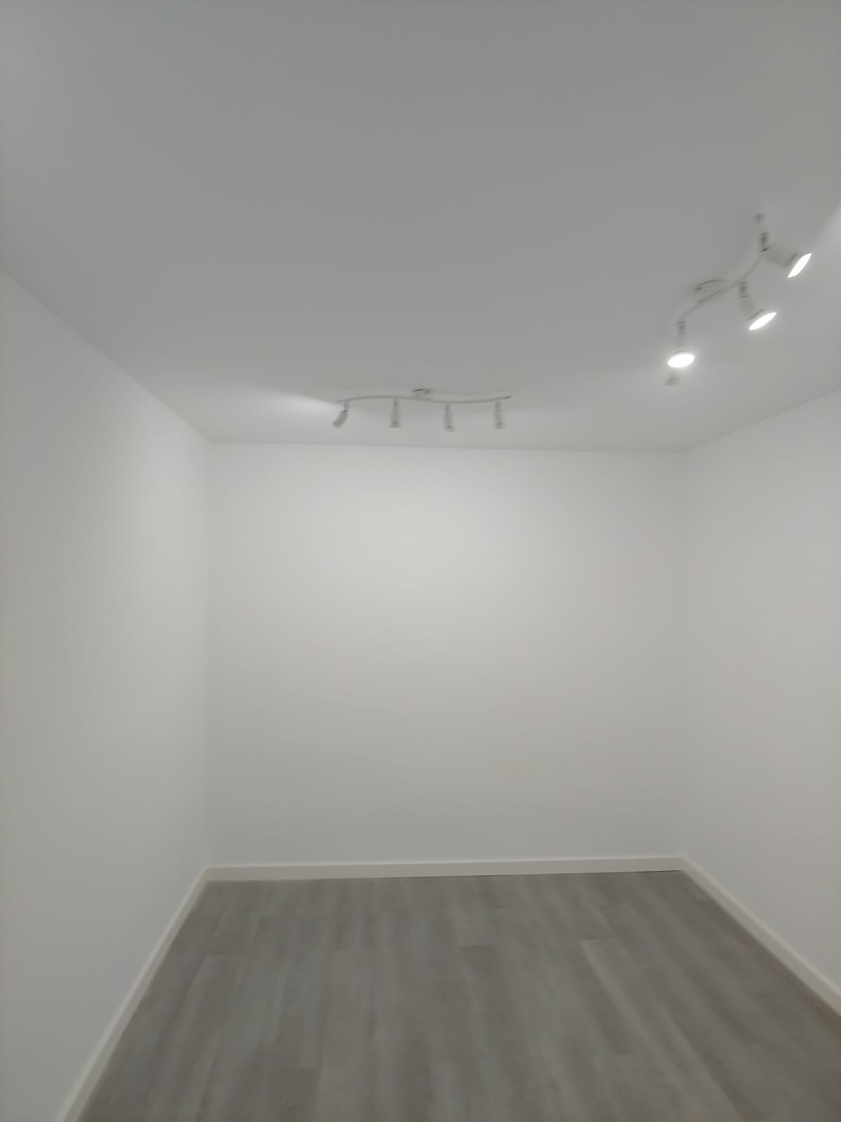 Pintura en Piso de 78 m² en Carrer de Mallorca