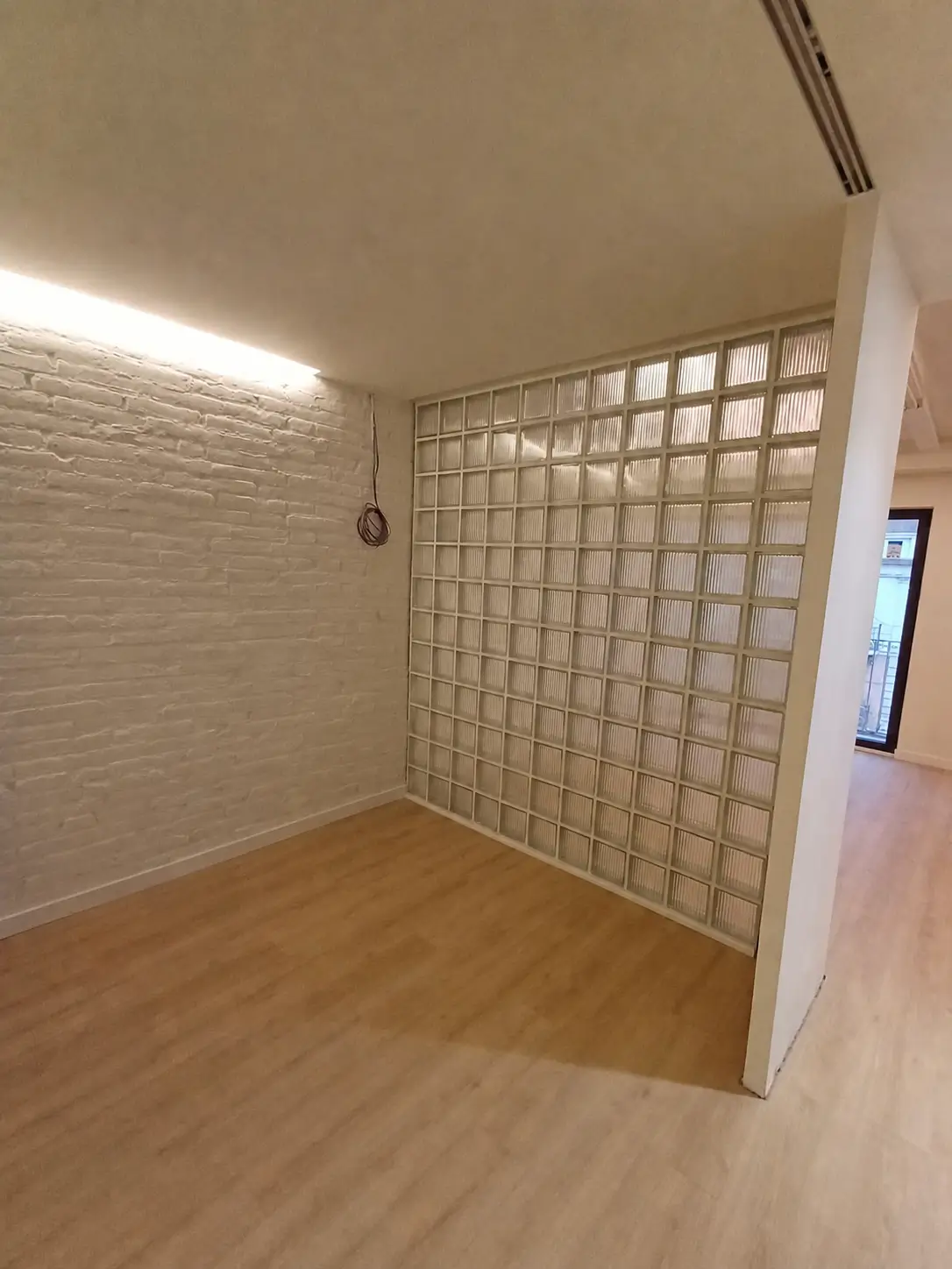 Pintura en Estudio de 48 m² en Carrer de València