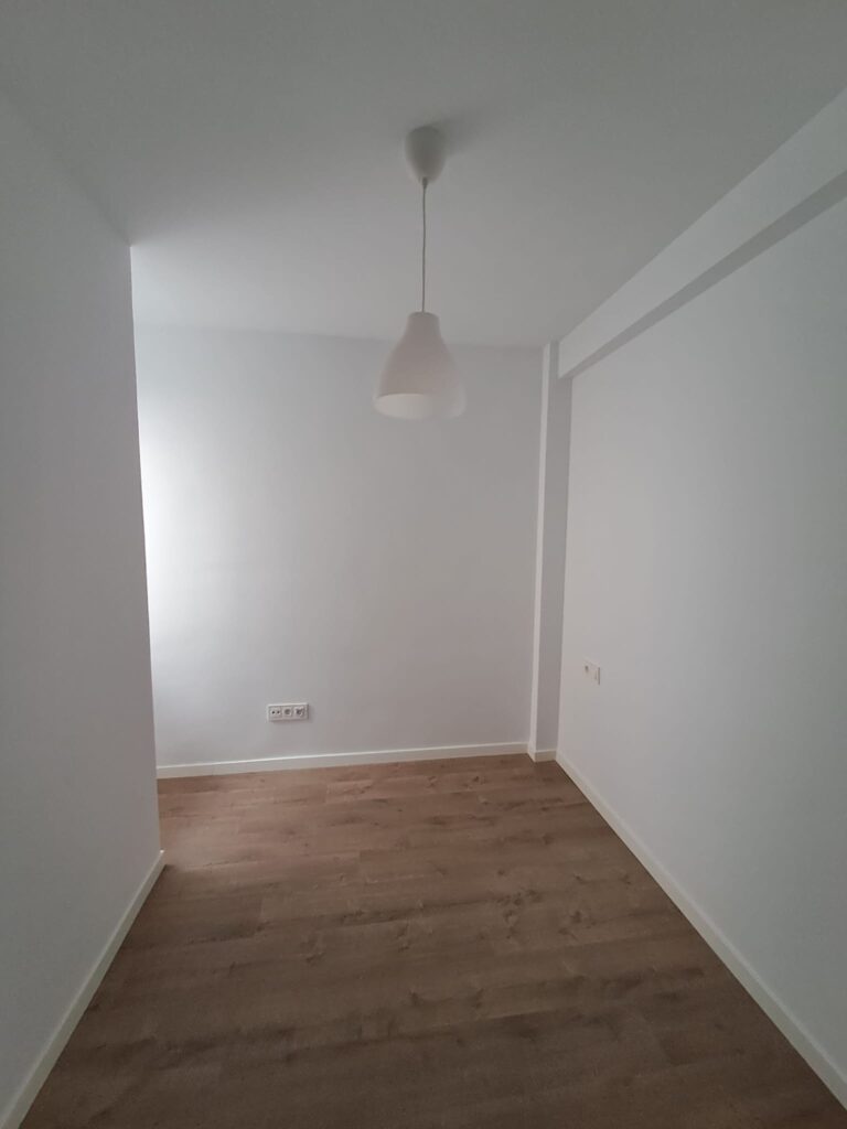 Pintura en Piso de 71 m² en Carrer de Pujades