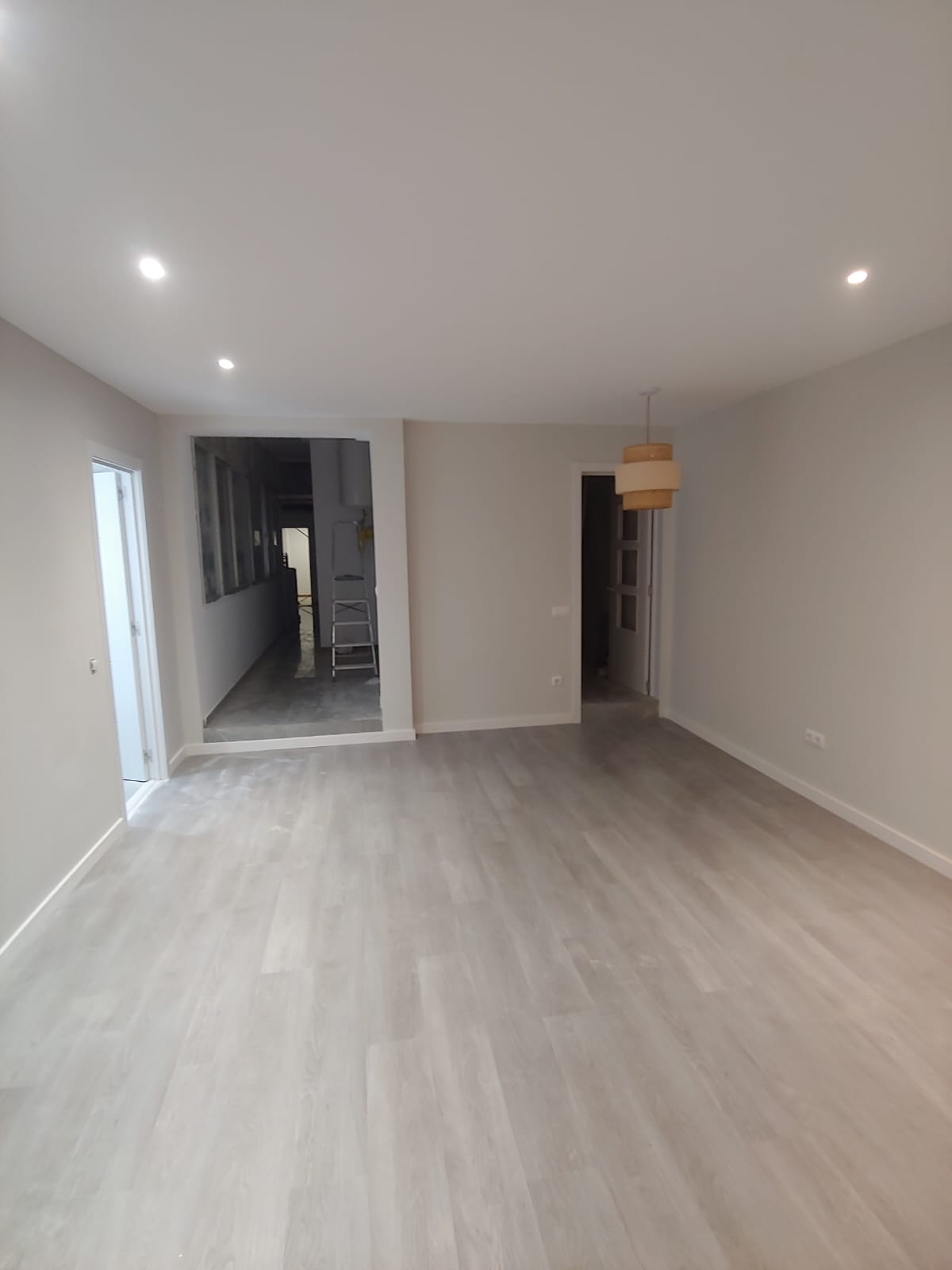 Pintura en Piso de 78 m² en Carrer de Mallorca